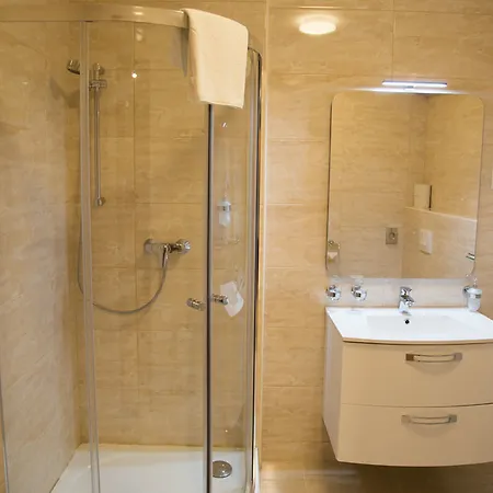 Luxury שיופוק