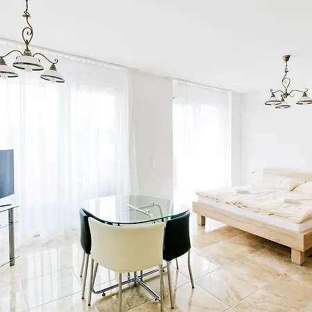 Luxury מלון דירות 4*