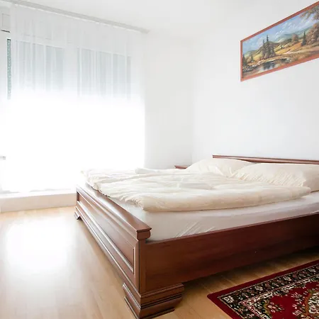 Luxury שיופוק
