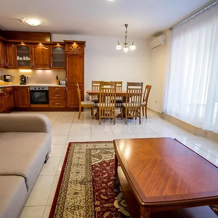 Luxury מלון דירות